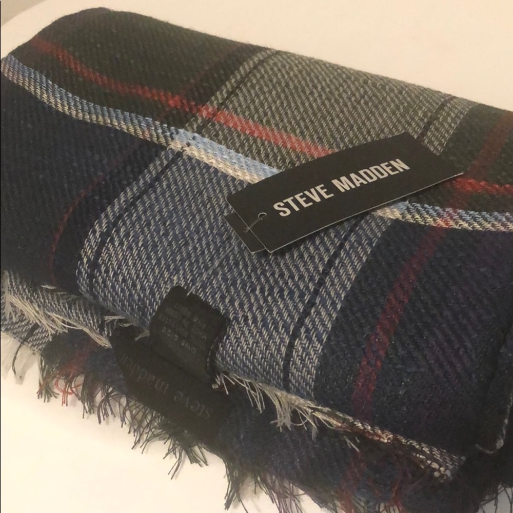 Steve Madden Check Made Plaid Travel Scarf & Wrap - Picture 2 of 3